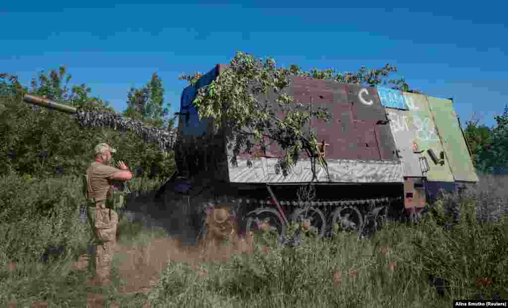 A Russian “turtle tank” after its capture by Ukraine in June. The tanks use a makeshift box of light armor that is designed to activate the impact fuses of explosives carried by FPV drones, causing them to explode harmlessly before reaching the tank itself.