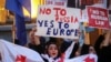 Во время протеста против законопроекта об «иностранных агентах» в столице Грузии. Тбилиси, 15 апреля 2024 года
