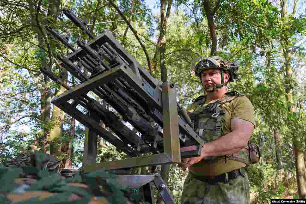 A Russian fighter with an improvised anti-drone gun apparently made up of five AK-74 rifles fitted with trigger bars that fire all the guns simultaneously. The weapon array was photographed in Ukraine’s Kherson region in June.