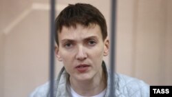 Надзея Саўчанка ў судзе 6 траўня 2015 году