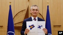Генеральный секретарь НАТО Йенс Столтенберг на торжественной церемонии в честь подачи Швецией и Финляндией заявок на вступление в НАТО. Брюссель, Бельгия, 18 мая 2022 г.