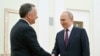 Уиткофф (слева) и Путин в апреле