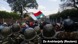 Акция протеста против частых отключений электроэнергии и нехватки воды, Антананариву, Мадагаскар, 11 октября 2025 года
