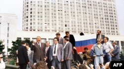 Борис Ельцин у Белого Дома, Москва, 19 августа 1991 года