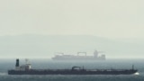 Грузовые суда в море