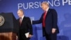 Президент США Дональд Трамп (справа) и президента России Владимир Путин во время пресс-конференции после их встречи, посвященной переговорам о прекращении войны в Украине, на объединенной базе Элмендорф-Ричардсон в Анкоридже, Аляска, США, 15 августа 2025 года