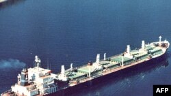 Американский сухогруз "Либерти Сан", которому удалось уйти от вооруженных пиратов в Аденском заливе