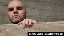 15 украинцев объявили голодовку, требуя встречи с представителями посольства