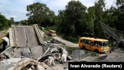 Конвой с беженцами из Купянска, Украина, май 2022
