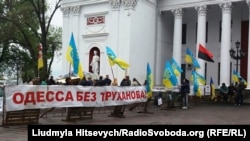 Одна з чималої кількості акцій протесту біля Одеської міськради (ілюстраційне фото)