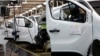 Сборка автомобилей на заводе Renault в Сандувиле, Франция, 29 марта 2024 года