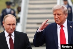 Дональд Трамп и Владимир Путин встречаются на Аляске 15 августа 2025 года. Надежды на достижение перемирия, появившиеся после это встречи, полностью рассеялись