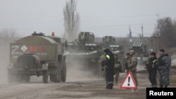 Российские военные грузовики в Крыму, архивное фото