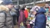 Зьбіраньне подпісаў супраць дэкрэту № 3 на цэнтральным рынку ў Магілёве
