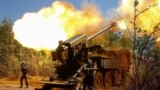 Украинские военные 44-й отдельной артиллерийской бригады ВСУ ведут огонь по позициям армии РФ из гаубицы 2С22 «Богдана». Запорожская область, 20 августа 2025 года