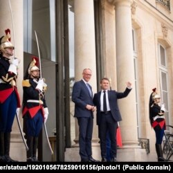Эммануэль Макрон принимает Фридриха Мерца в Елисейском дворце 7 мая